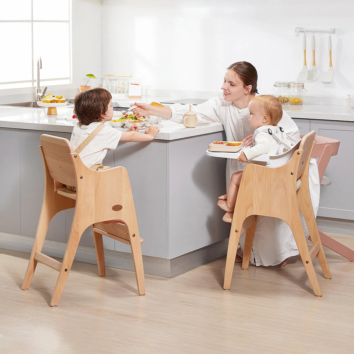 Byron High Chair V23 (with seat insert and harness) - Image 4