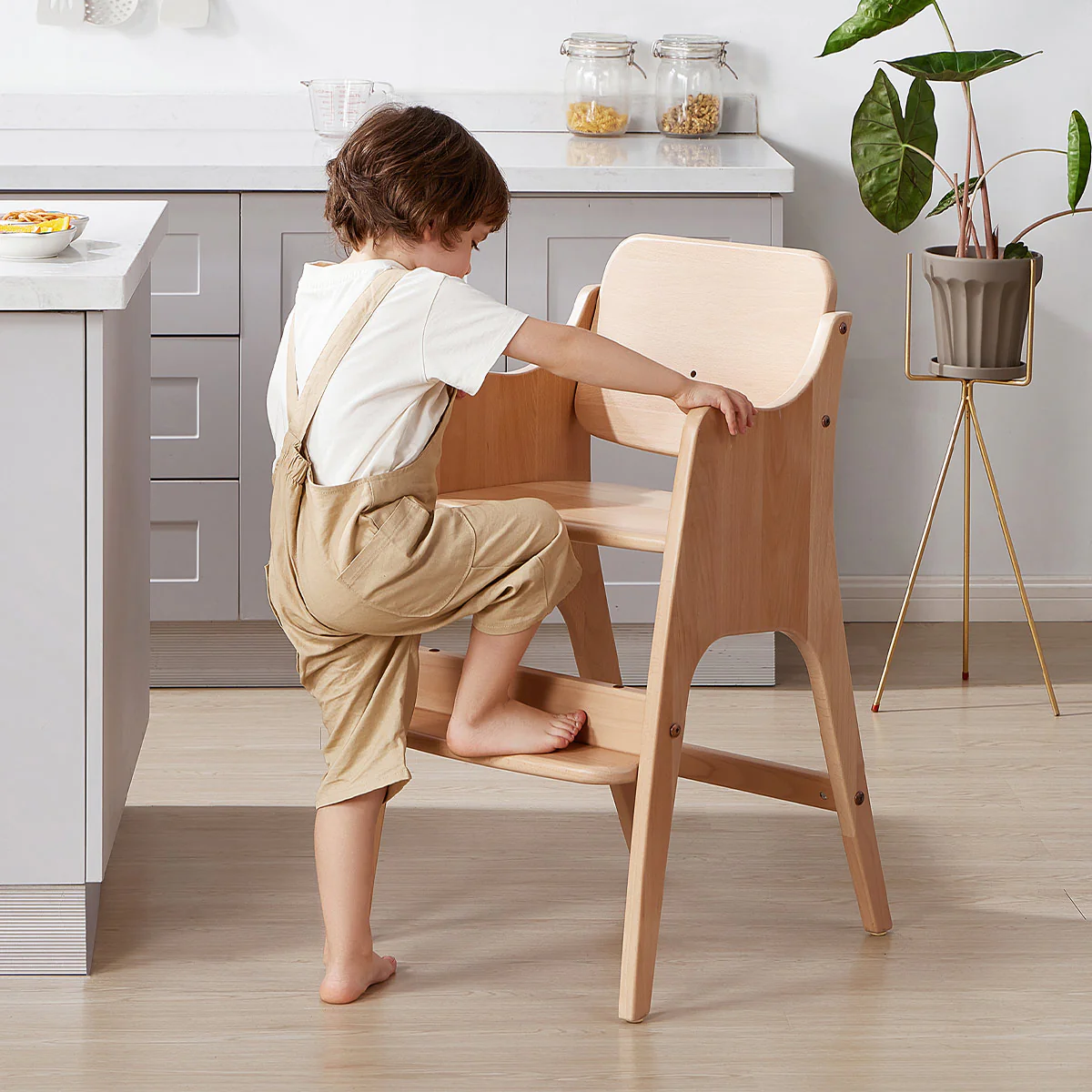 Byron High Chair V23 (with seat insert and harness) - Image 5