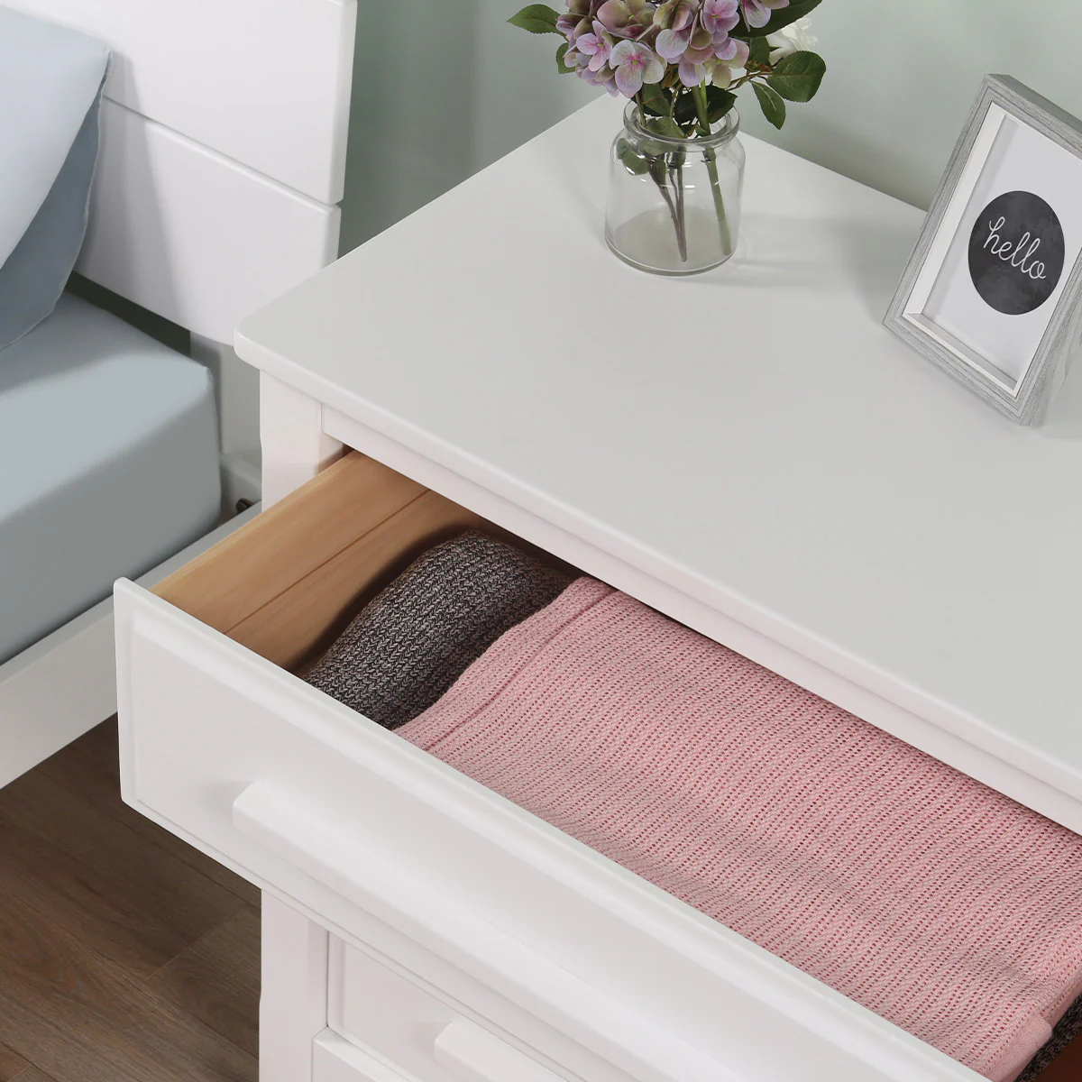Linear 3 Drawer Chest Smart Assembly - Image 9