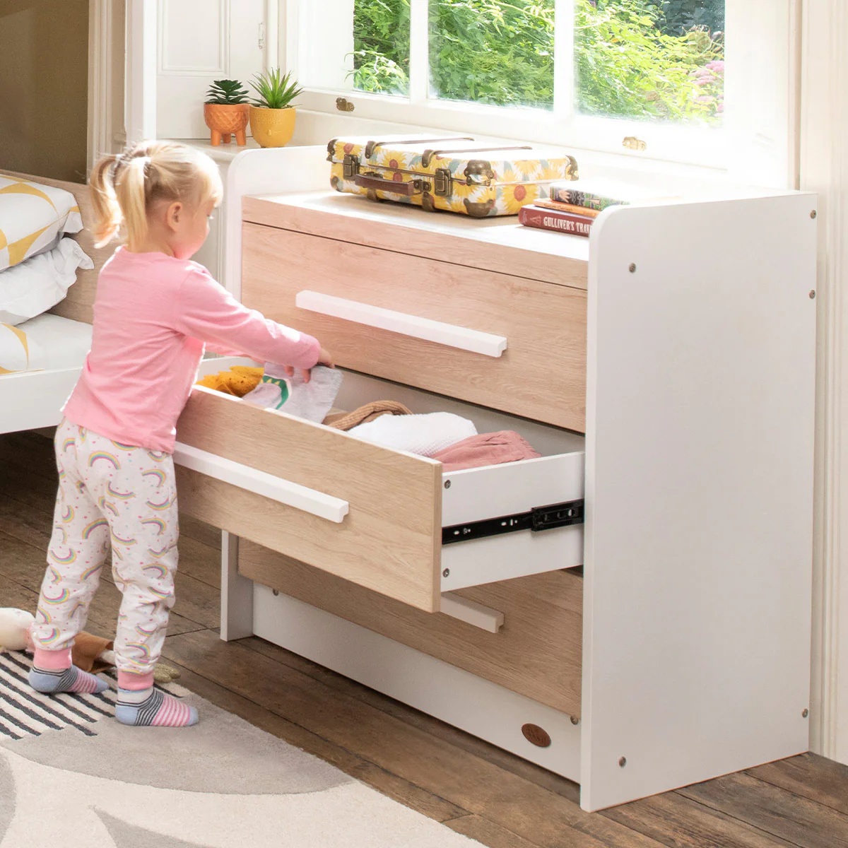 Neat 3 Drawer Chest - Image 4