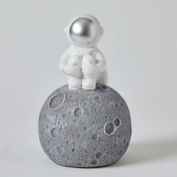 Pilbeam Astronaut Sculptured Light - Image 3