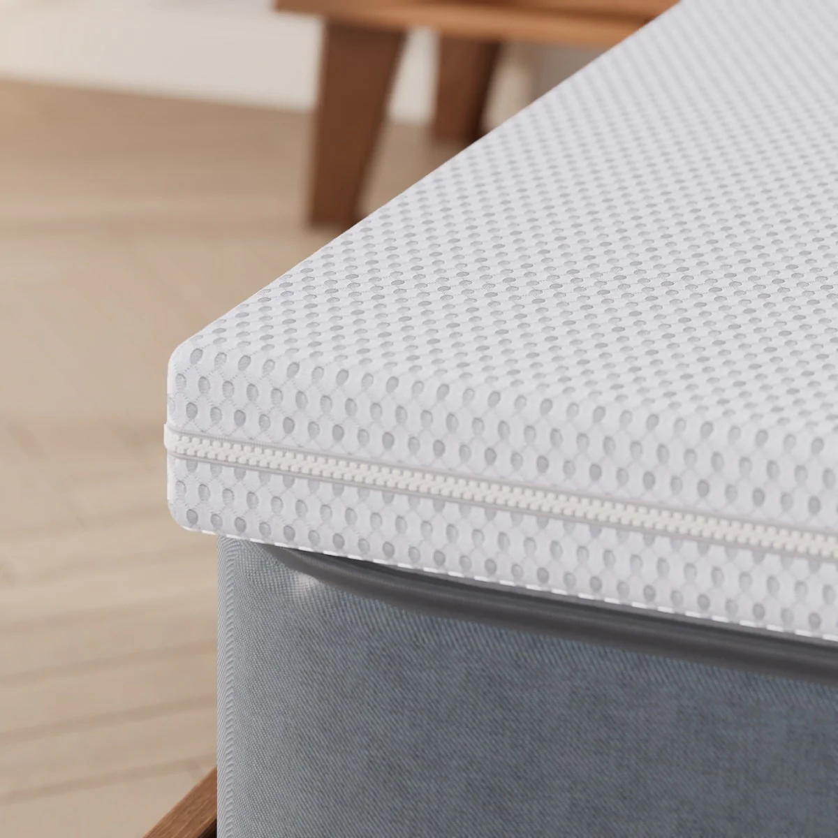 Queen Bed Airflow Mattress Topper 200 x 150 x 6cm - Image 2