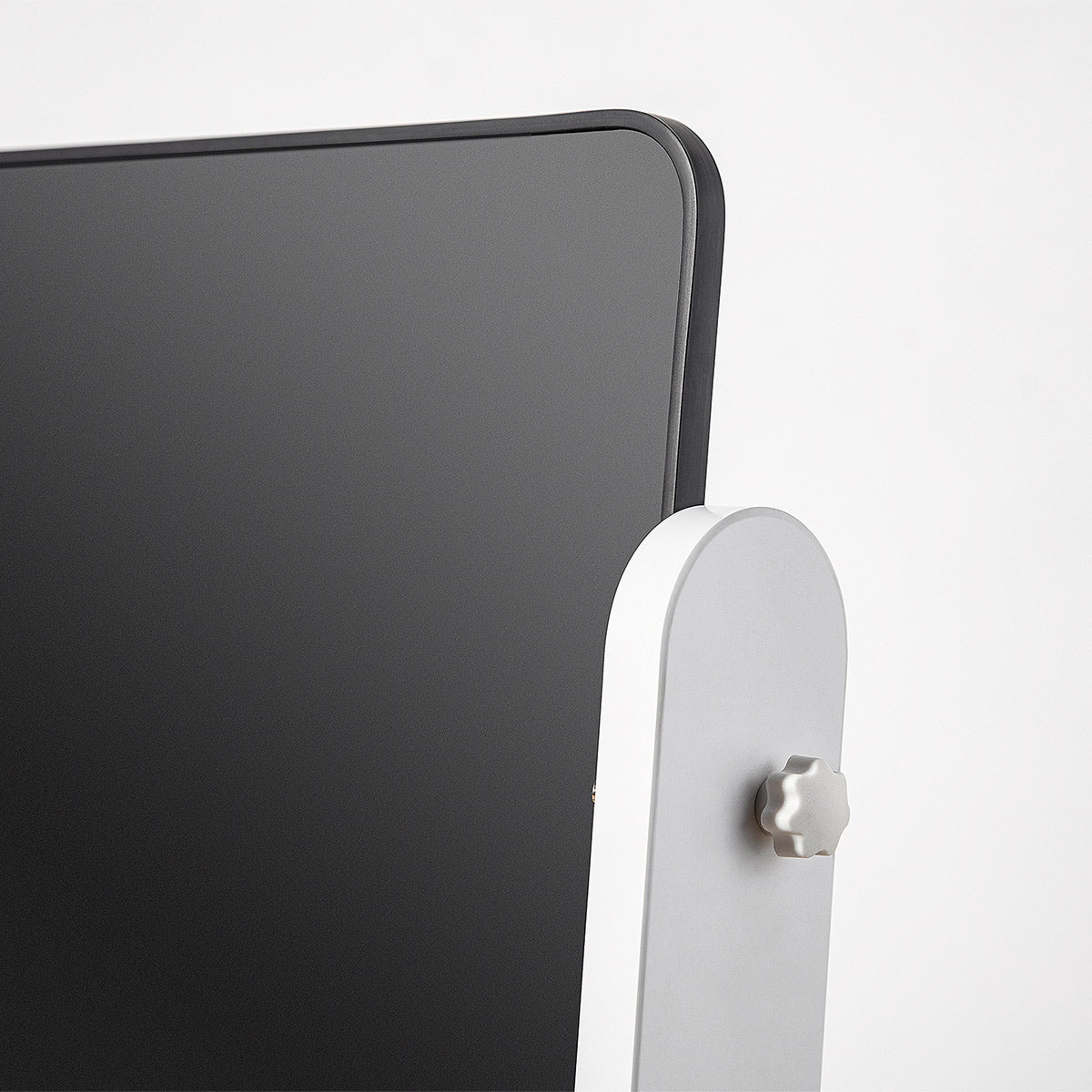 Tidy Magnetic Drawing Board - Image 8