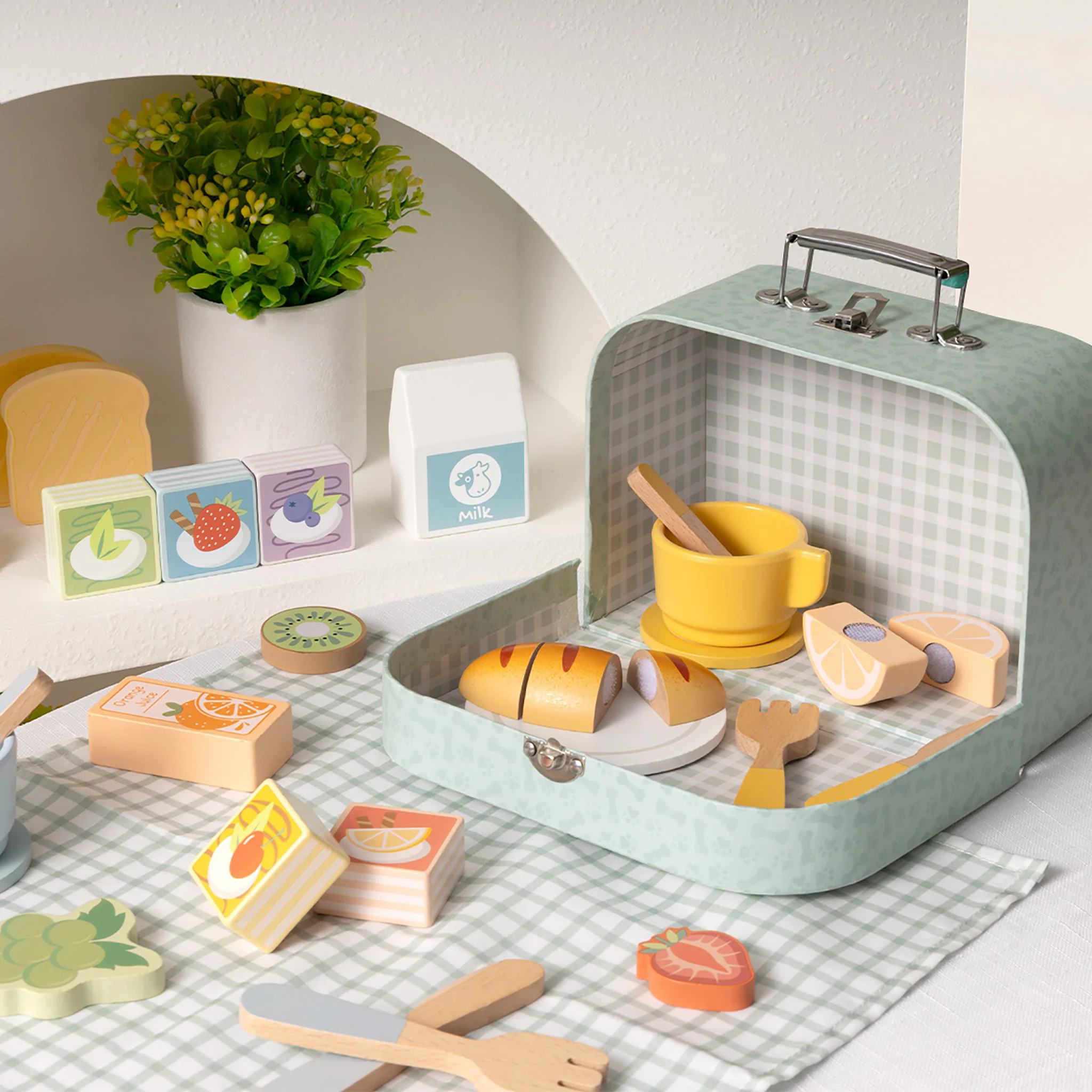 Tooky Toy Picnic Basket Set - Image 6